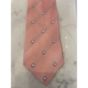 J. McLaughlin 100% Silk Tie Pink With White Shamrocks Lined W Navy Spring Summer
